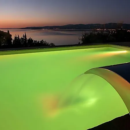 In With View Pool