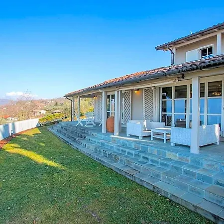 Otel In With View Pool