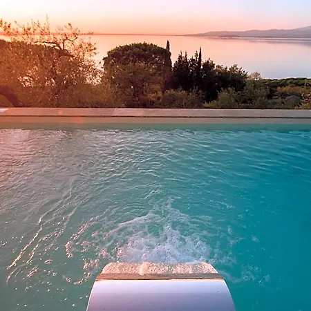 In With View Pool 3*